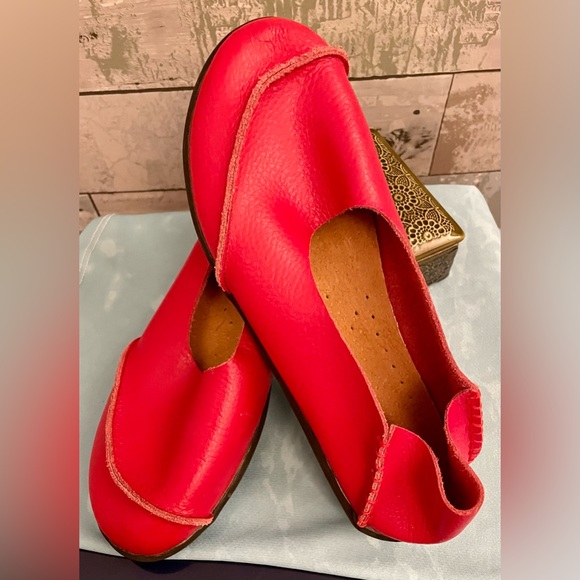 Women's Soft Red Leather Loafers
Slip-on. Comfortable Flats Shoes w/Grip Sole. - Picture 9 of 10
